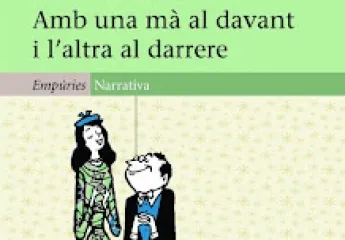 Amb una mà al davant i l’altra al darrere