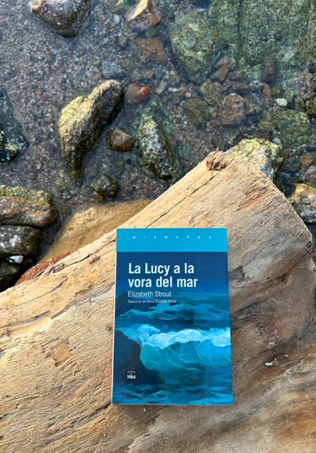 La Lucy a la vora del mar