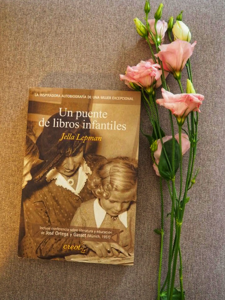Un puente de libros infantiles