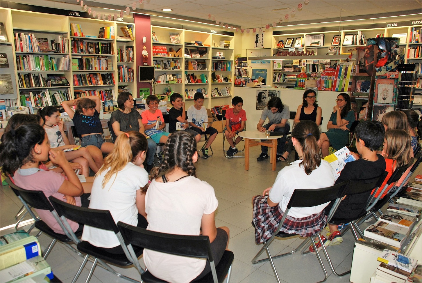 Una tarda de club de lectura infantil amb la Duna