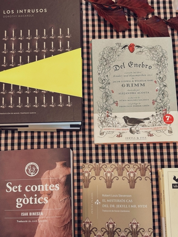 Taules parades pel mercat de tardor de dissabte 🍂🌰🍁 de 10:00 a 14:00h amb llibres…